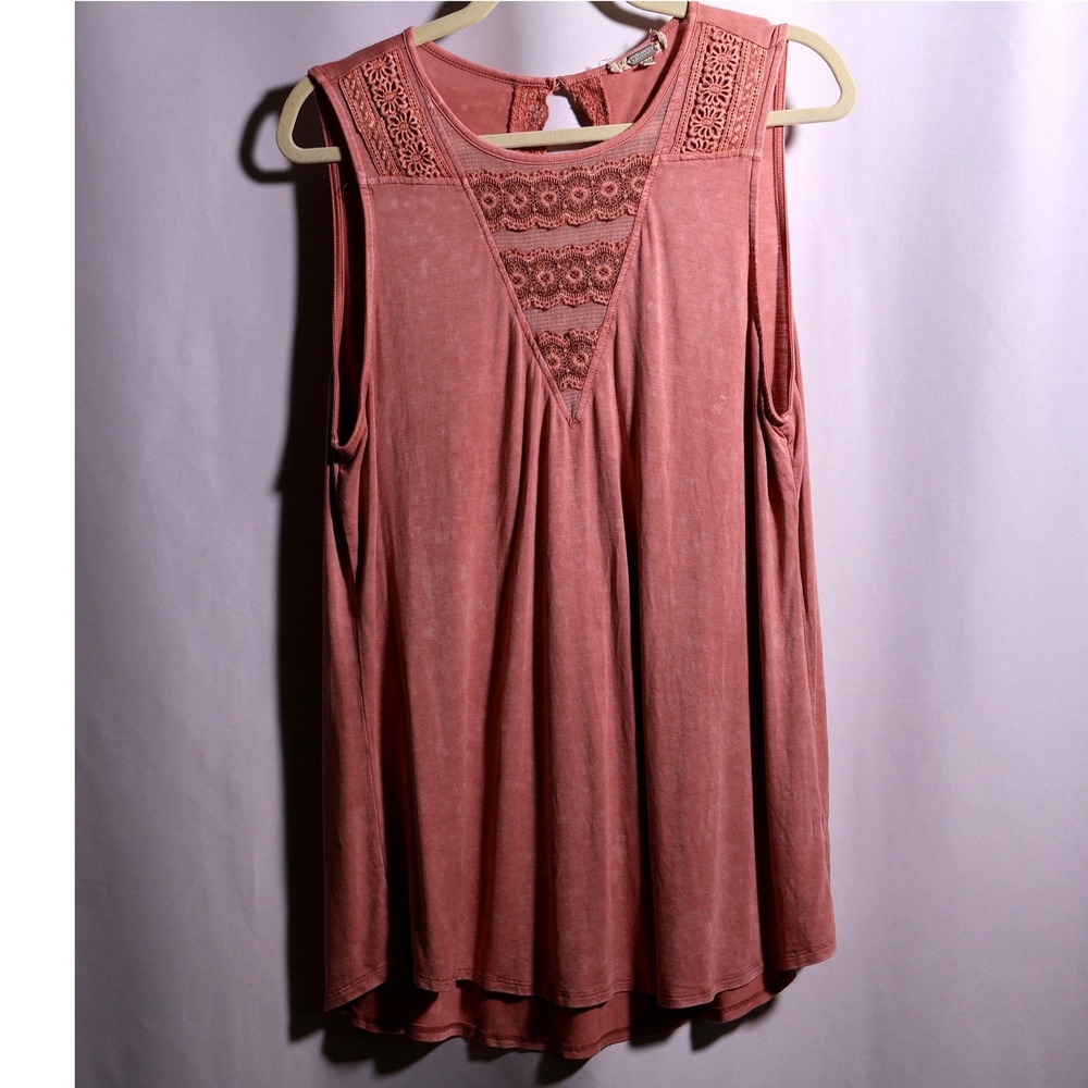 Gimmicks by BKE Rose Pink Crochet Lace Inset Sleeveless Tank‎ Top Blouse M Boho